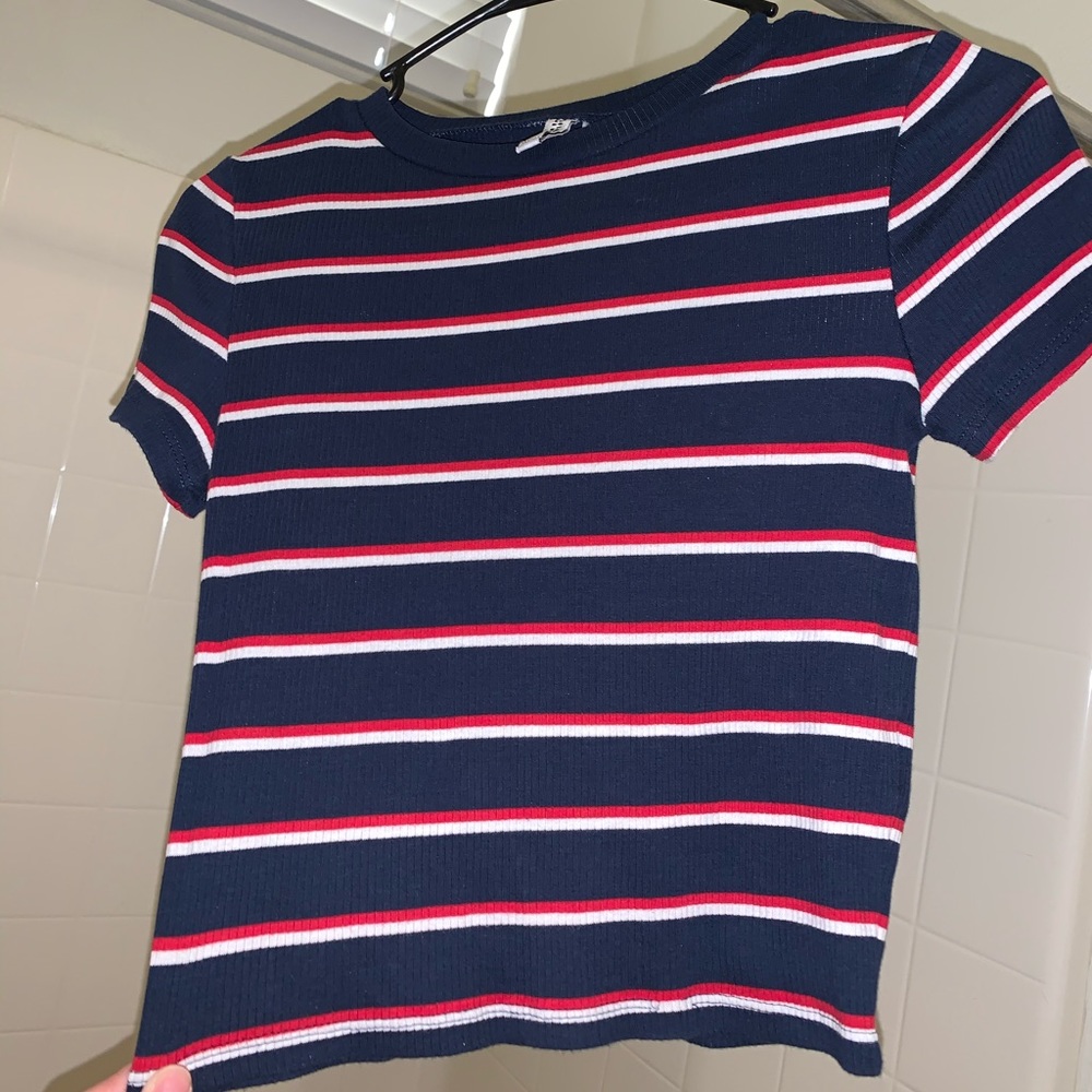 STRIPPED CROP TOP